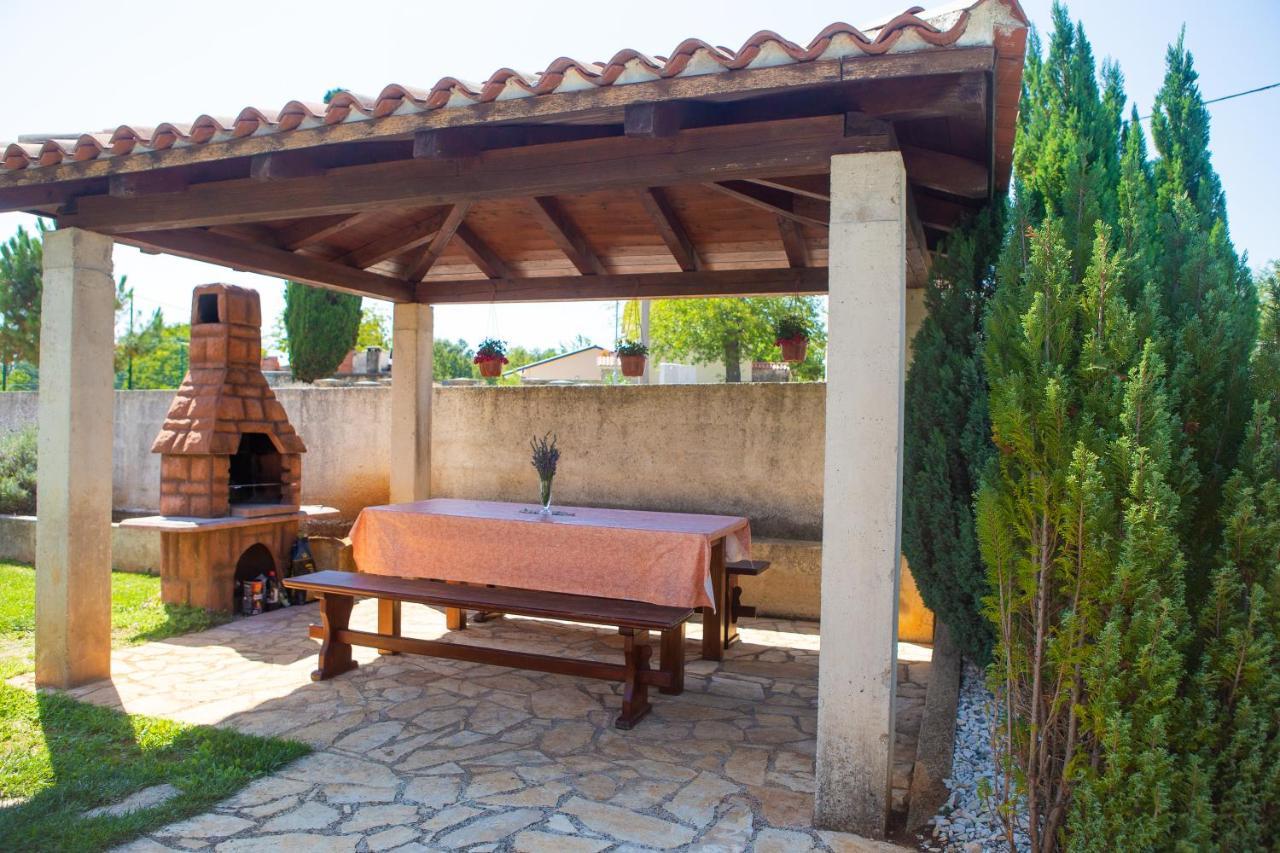 Holiday Home Labud Žminj Exterior foto